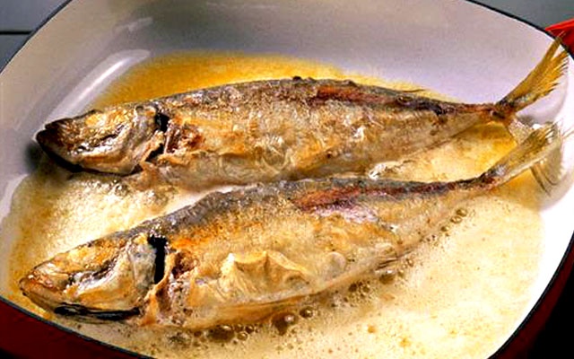 Món Cá Chiên: Tuyệt Chiêu Chiên Cá Giòn Rụm, Không Bị Bắn Dầu, Nát Cá