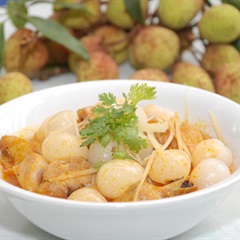 Canh gà nấu trái vải