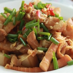 Thịt heo kho măng chua