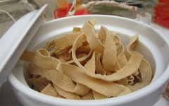 Mứt dừa với cà phê