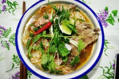 Bún bò tái