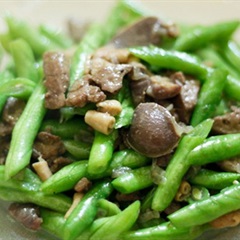 Lòng gà xào đậu que