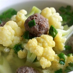 Canh bông cải thịt bò viên