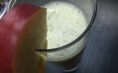 Sinh tố kiwi và táo