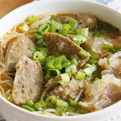 Bún bò viên và gân bò