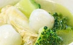 Canh khổ qua vải thiều