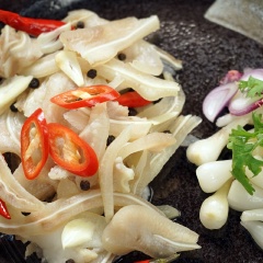 Tai heo ngâm giấm chua ngọt