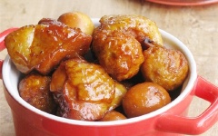 Thịt gà kho trứng cút