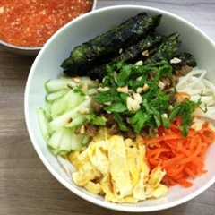 Bún bò cuốn lá lốt