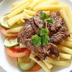 Nui xào với thịt bò