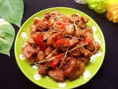 Thịt ba rọi chiên sả ớt