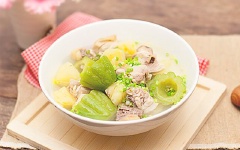 Canh gà nấu dứa khổ qua