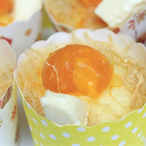 Bánh bông lan trứng muối hấp