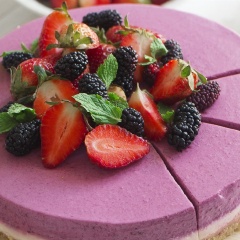 Mixed berry mousse cheesecake