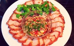 Thịt ba rọi chiên kiểu Thái