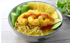 Mì cà ri tôm chua cay