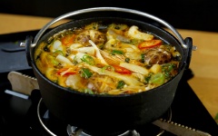 Lẩu nấm chay chua cay