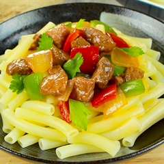 Nui xào bò lúc lắc