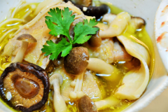 Gà hầm nấm cho mâm cơm thêm đậm đà