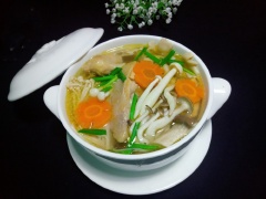 Canh gà nấu nấm