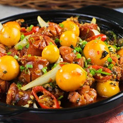 Xúc xích bò BBQ trứng non cháy tỏi