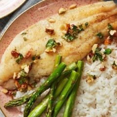 Cá sốt bơ hạnh nhân và măng tây