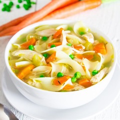 Súp nui gà rau củ