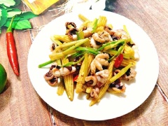 Bạch tuộc xào cần tây