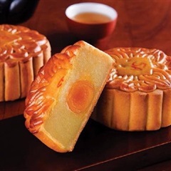 Bánh trung thu hạt sen trứng muối