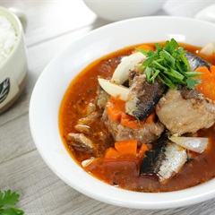 Sườn non hầm cá hộp