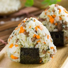 Cơm nắm hỗn hợp