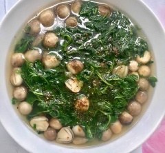 Canh xà lách xoong nấu nấm