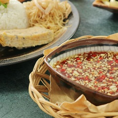 Nước mắm kẹo  ăn cơm tấm