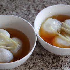 Chè trôi nước heo quay