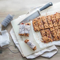 Bánh yến mạch quả khô