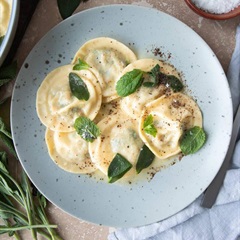 Ravioli khoai tây lá bạc hà