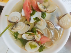 Canh nghêu rau cần