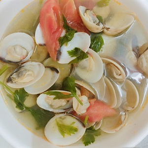 Canh nghêu rau cần