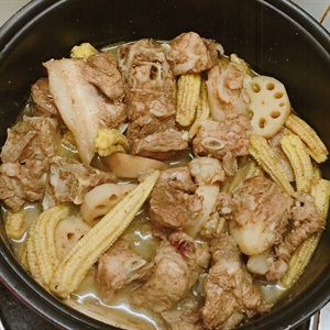 Sườn hầm củ sen bắp non