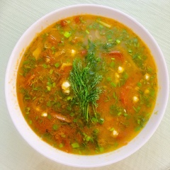 Canh hến cà chua nấu thì là