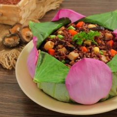 Cơm gạo lứt thập cẩm gói lá sen