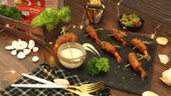 Tôm cuộn ba rọi xông khói nướng sa tế