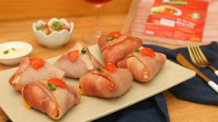 Cơm cuộn ba rọi nạc xông khói