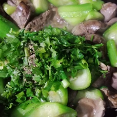 Mề gà xào mướp hương