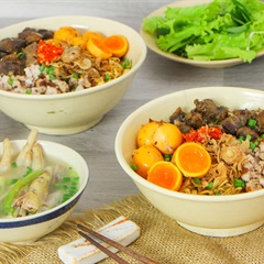 Mì trộn lòng gà trứng non