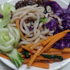 Mì udon ngũ sắc