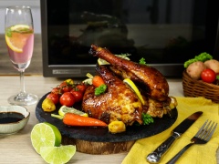 Gà quay bằng lò vi sóng siêu nhiệt