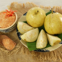 Ổi Luộc Và Muối Ớt Xào