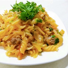 Nui Xào Bò Bằm Sốt Cà Chua