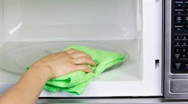 Cách vệ sinh lò vi sóng đơn giản nhất